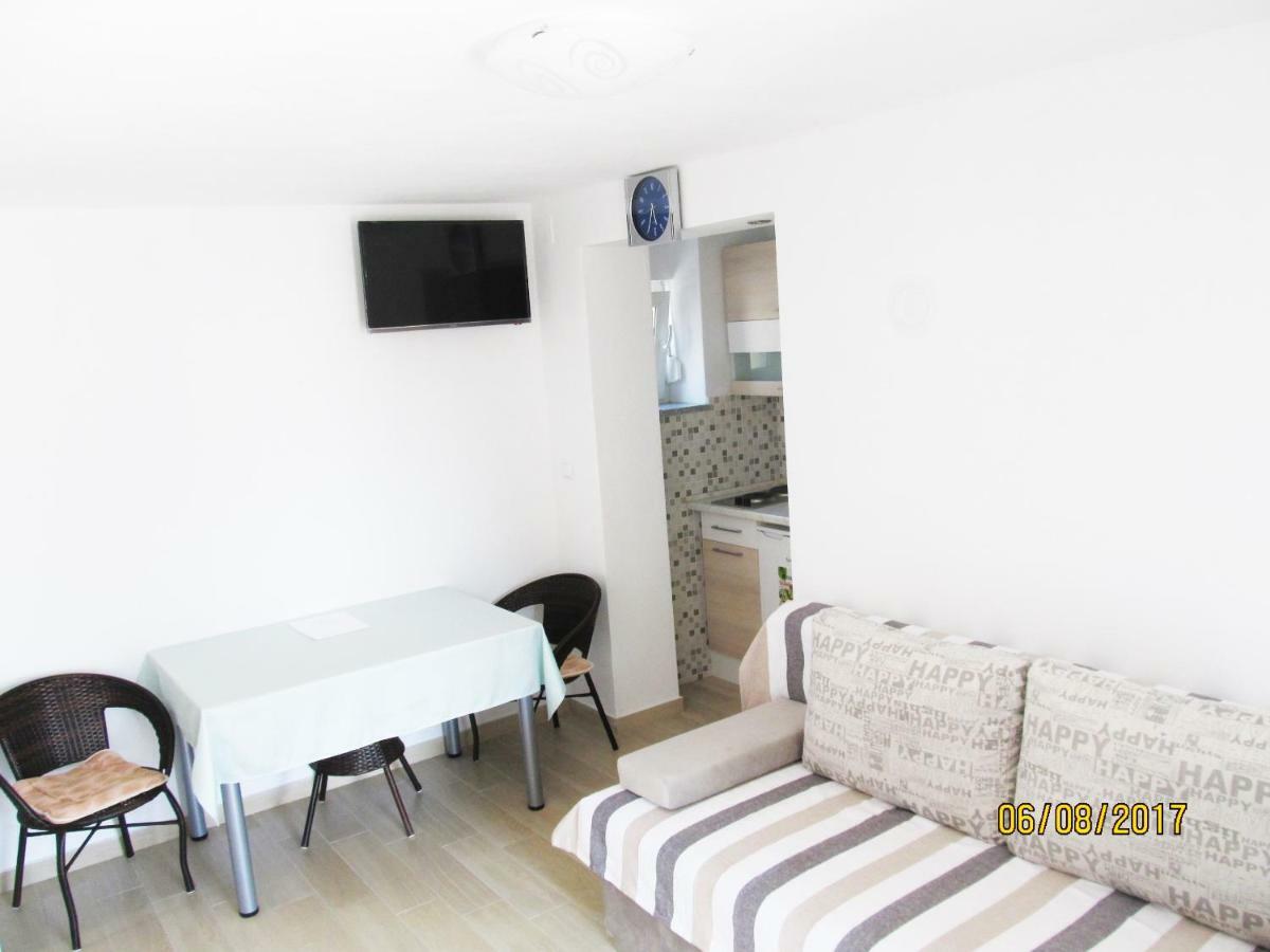Apartmani Mala Sirena Maslenica Exterior foto