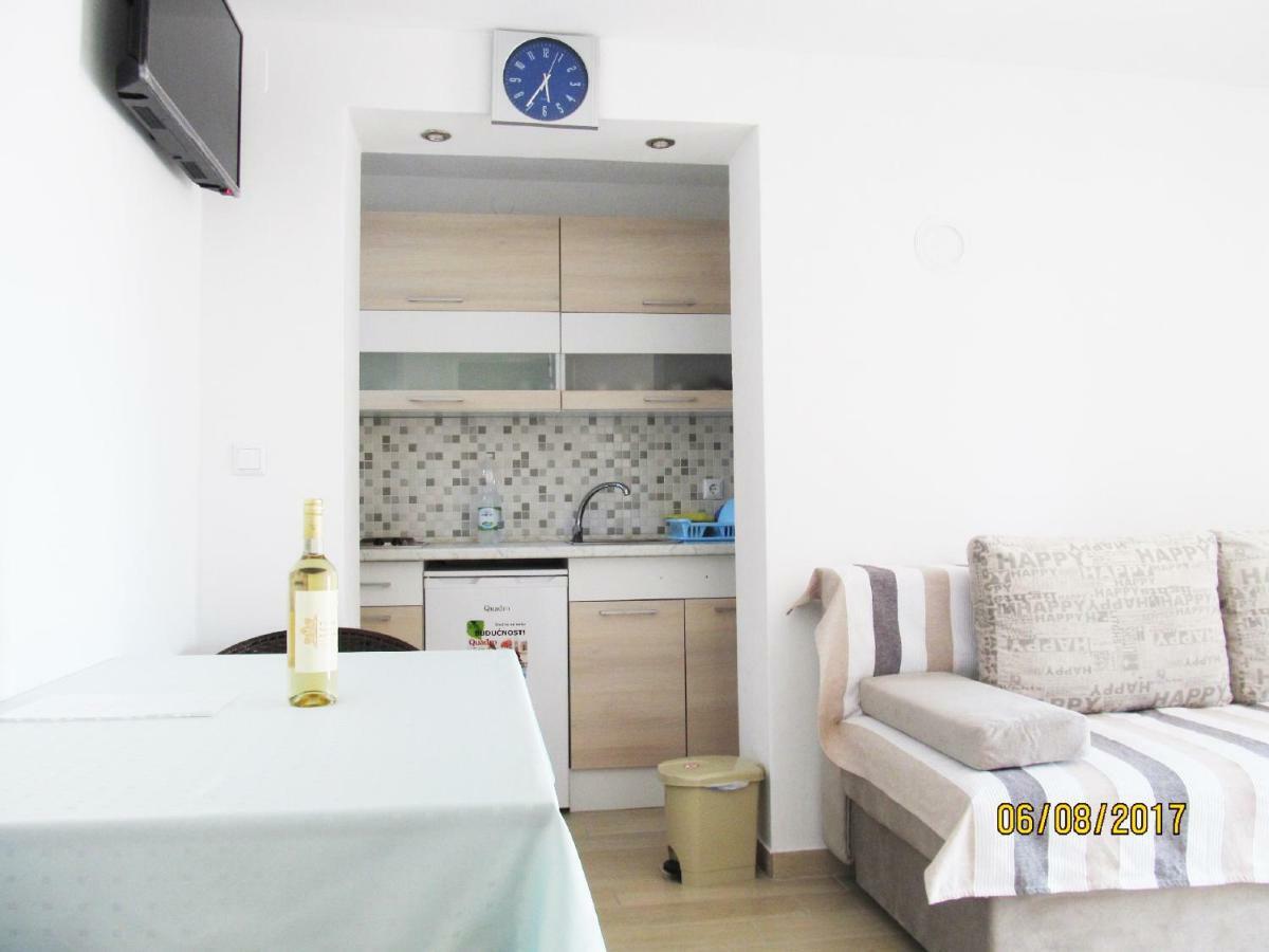 Apartmani Mala Sirena Maslenica Exterior foto