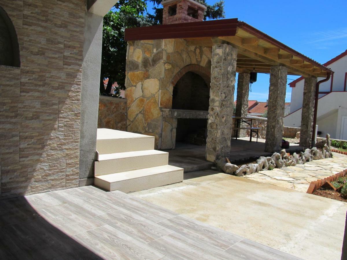 Apartmani Mala Sirena Maslenica Exterior foto