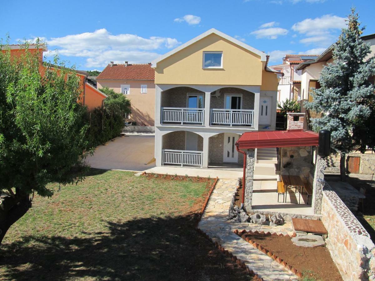 Apartmani Mala Sirena Maslenica Exterior foto