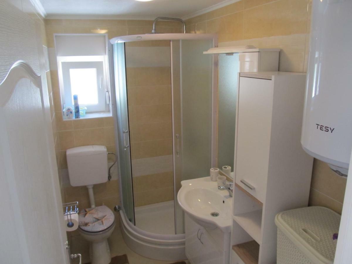 Apartmani Mala Sirena Maslenica Exterior foto