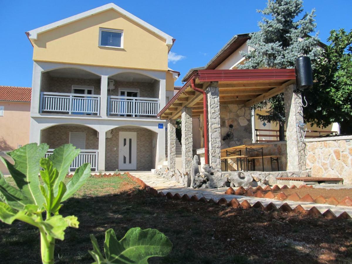 Apartmani Mala Sirena Maslenica Exterior foto
