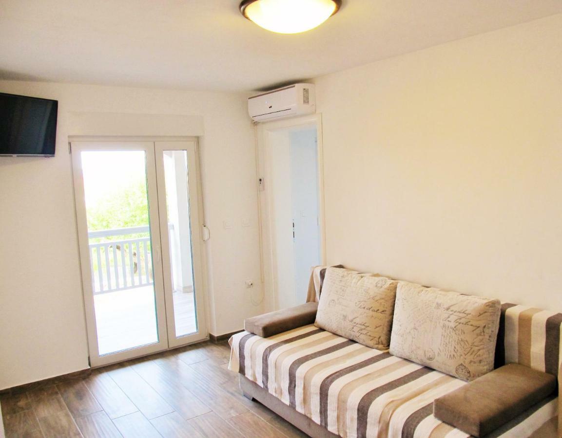 Apartmani Mala Sirena Maslenica Exterior foto