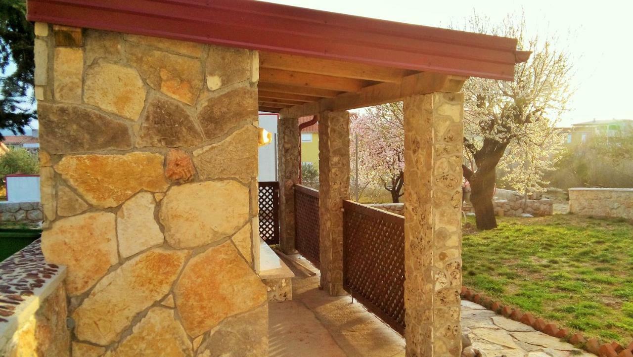 Apartmani Mala Sirena Maslenica Exterior foto