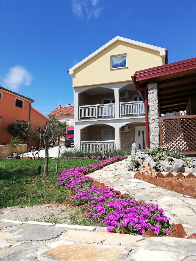 Apartmani Mala Sirena Maslenica Exterior foto