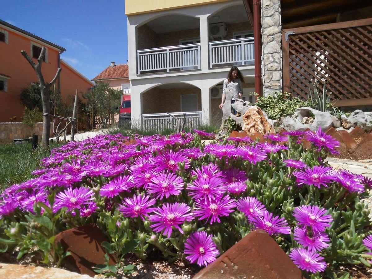 Apartmani Mala Sirena Maslenica Exterior foto